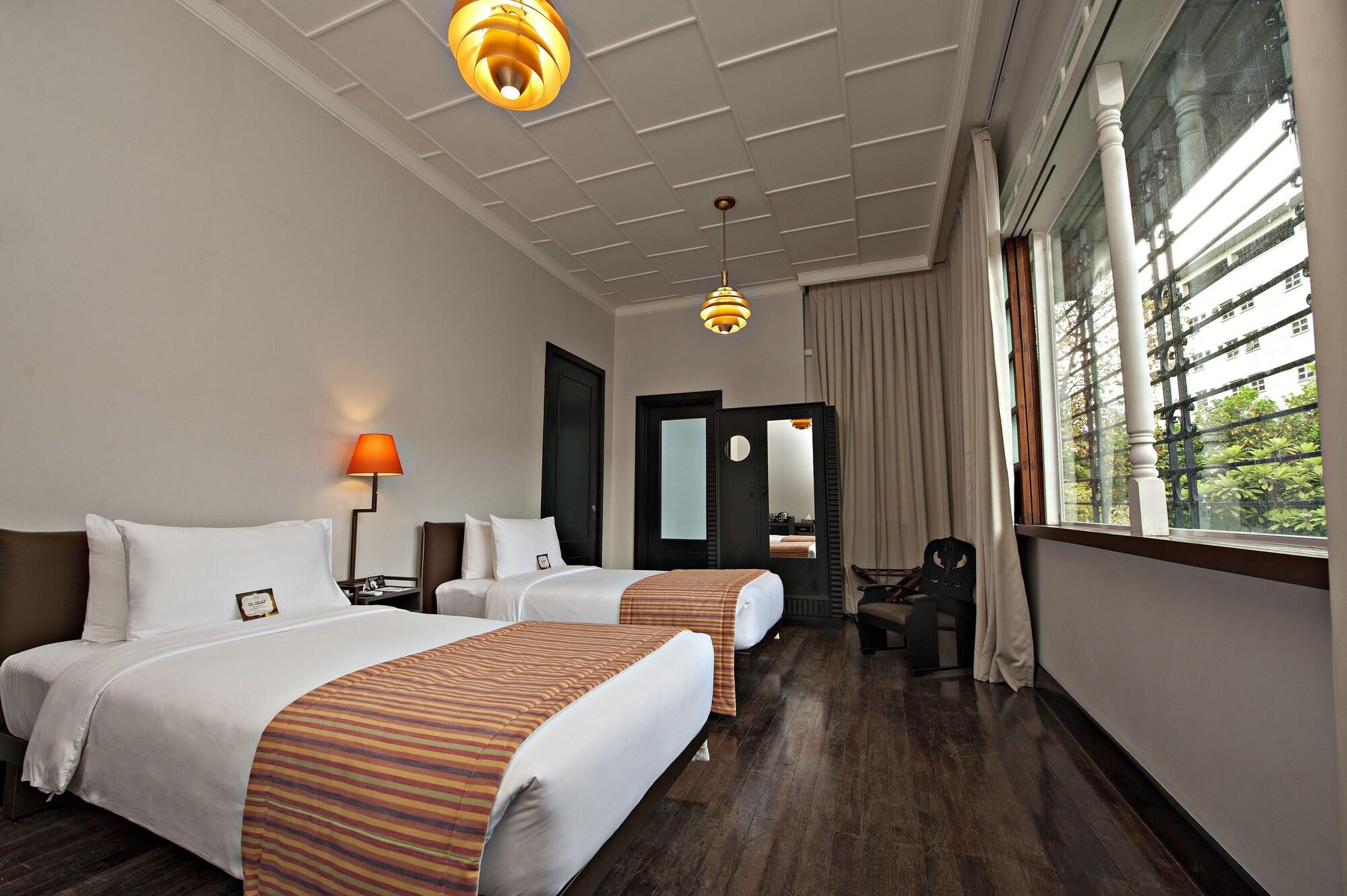 The Henry Manila 4*