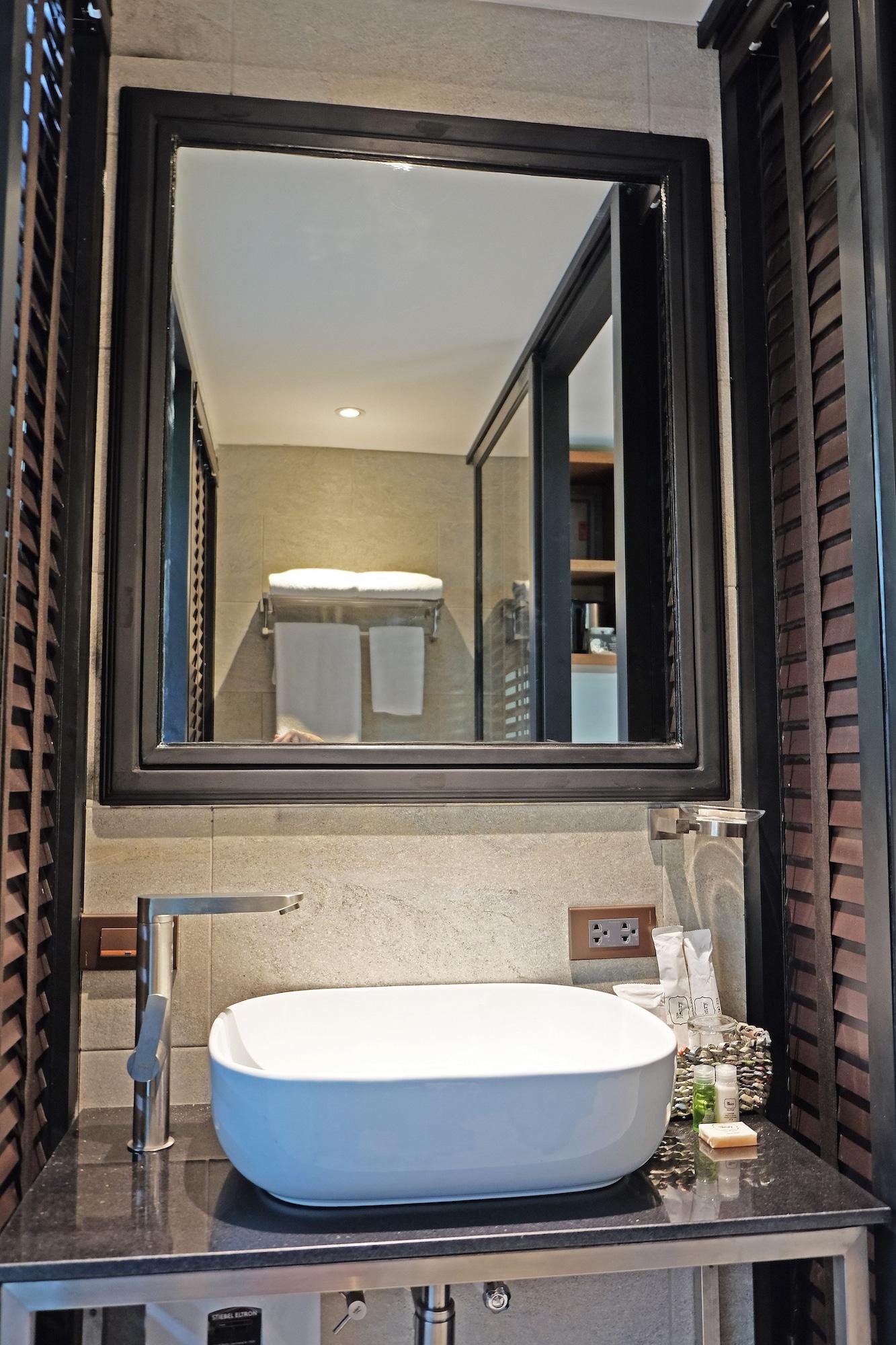 The Henry Manila Hotel 4*