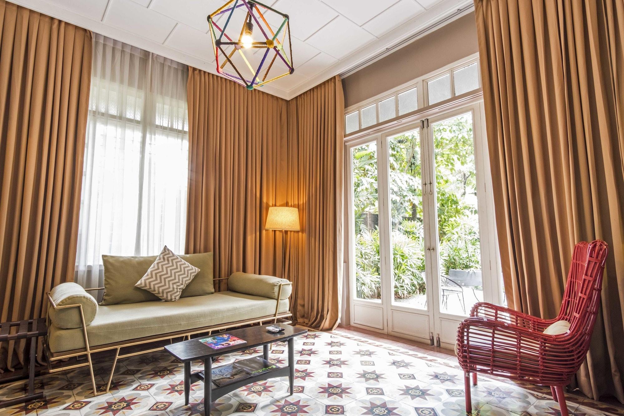 Hotel The Henry Manila 4*
