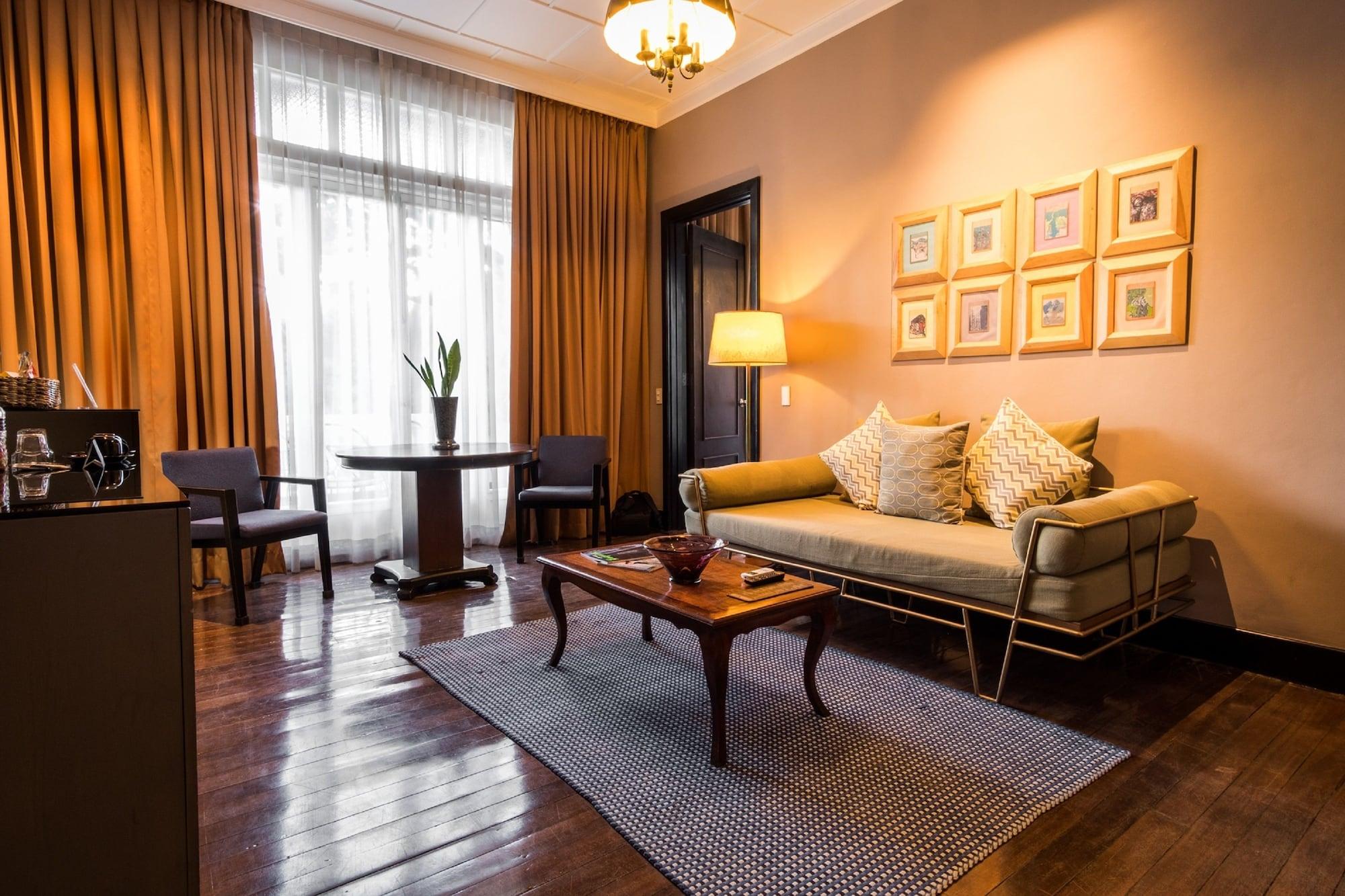 Hotel The Henry Manila Pasay