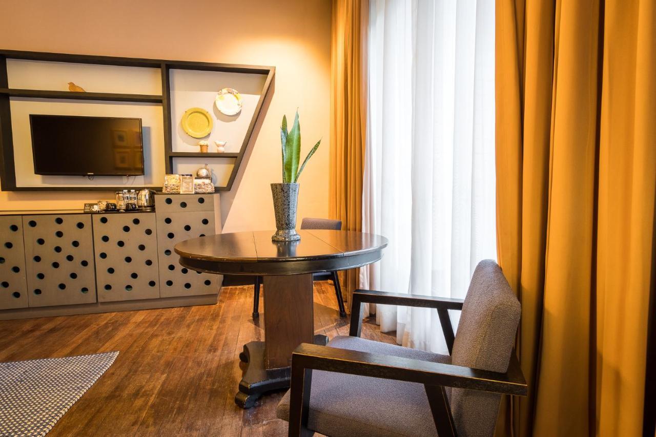 Hotel The Henry Manila Pasay