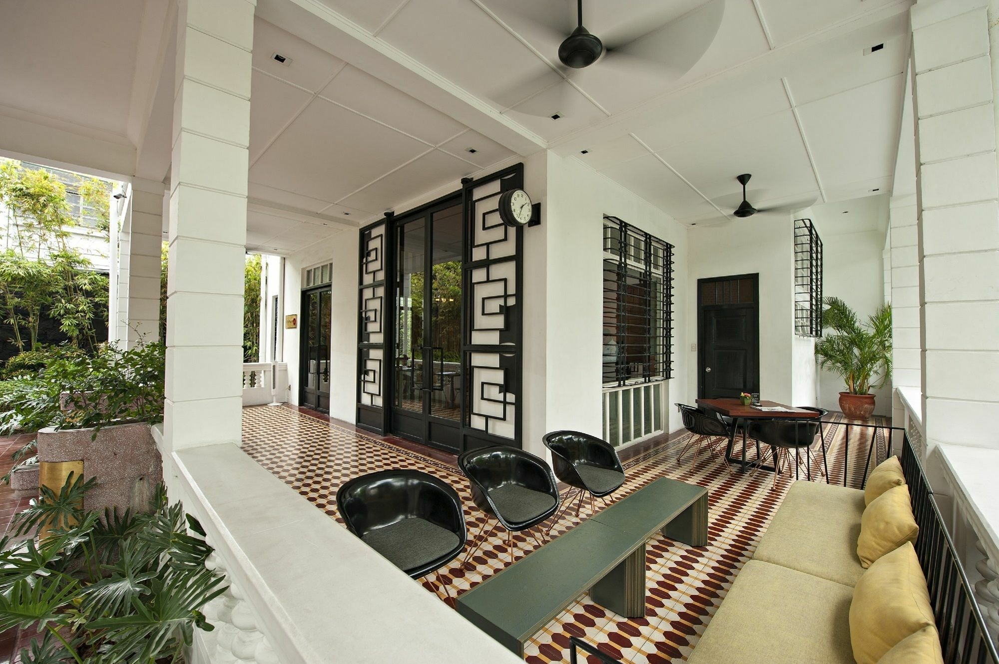 Hotel The Henry Manila 4*